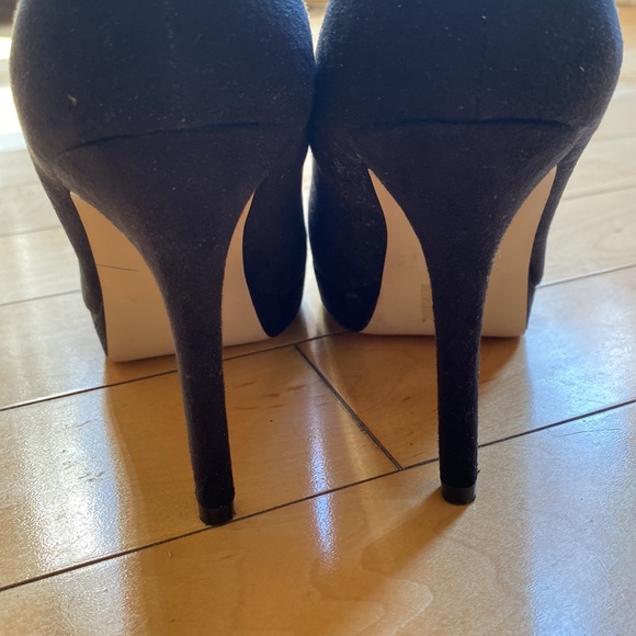 H&M black suede heels. Size 7 - Picture 2 of 8